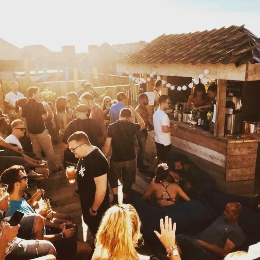 ホテル The Dark Horse Pub ブリストル エクステリア 写真