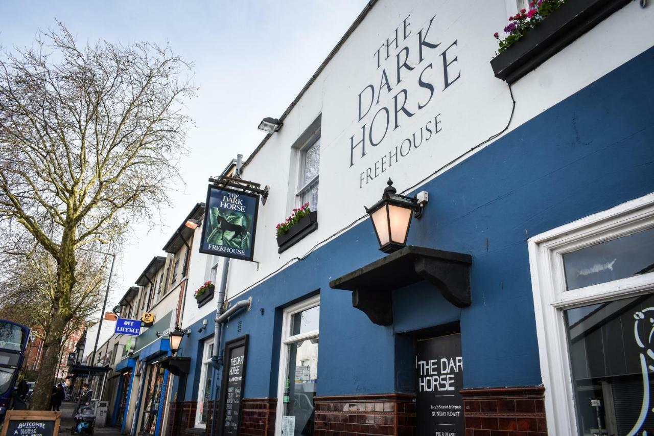 ホテル The Dark Horse Pub ブリストル エクステリア 写真